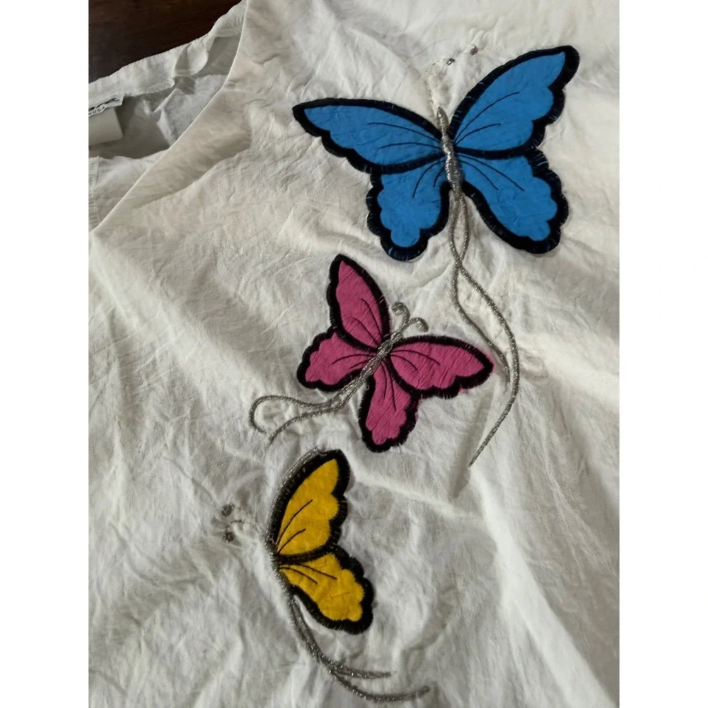 Orare‎ Vintage White Butterfly Applique V-Neck Blouse Made in USA Textured Top